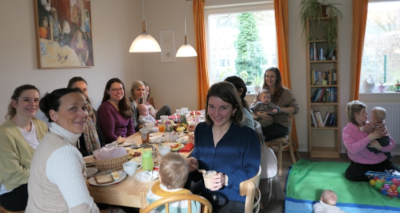 In gemütlicher Runde im Babycafè